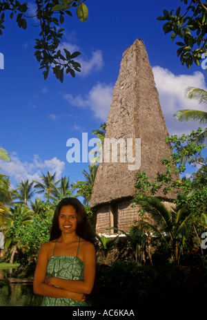 Tahitianische Frau, Student, Guide, Tahiti Village, Polynesian Cultural Center, Laie, Insel Oahu, Hawaii, Vereinigte Staaten von Amerika Stockfoto