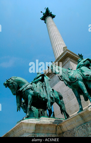 Erzengel Gabriel auf dem Millennium-Denkmal in Heldenplatz in Budapest Ungarn Stockfoto