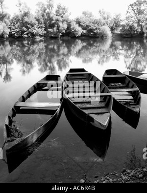 Boote auf der Dordogne Stockfoto