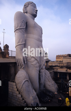 STATUE VON GOMATESHWARA IN SHRAVANABELGOLA KARNATAKA Stockfoto