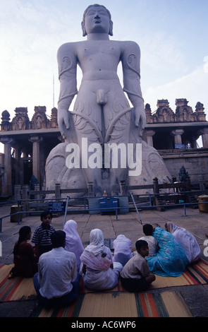 STATUE VON GOMATESHWARA IN SHRAVANABELGOLA KARNATAKA Stockfoto