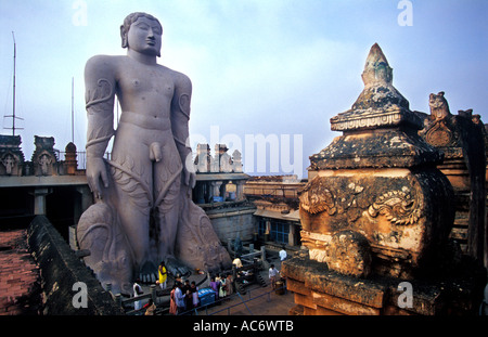 STATUE VON GOMATESHWARA IN SHRAVANABELGOLA KARNATAKA Stockfoto