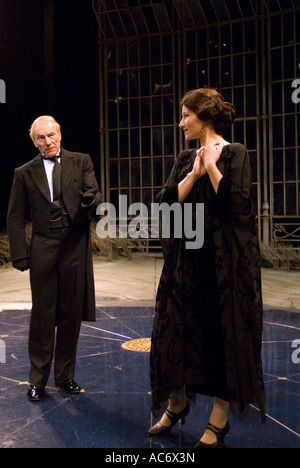 Patrick Stewart als Malvolio und Kate Fleetwood als Olivia in Twelfth Night am Chichester Festival Theatre Juli 2007. Stockfoto