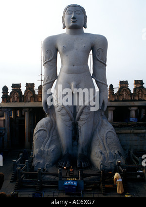 STATUE VON GOMATESHWARA IN SHRAVANABELAGOLA KARNATAKA Stockfoto