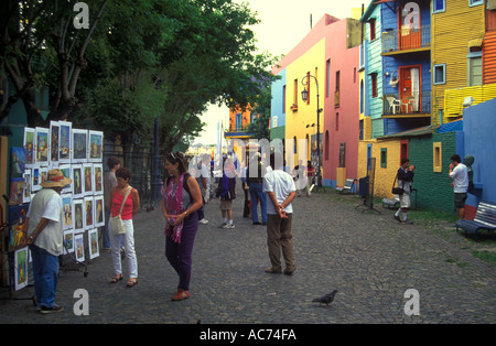 BUNTE Häuser definieren die italienischen Einwanderer Nachbarschaft von LA BOCA BUENOS AIRES Argentinien Stockfoto