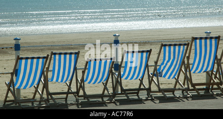 Liegestühle Weymouth Dorset Stockfoto