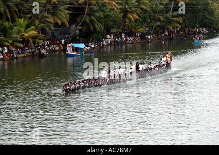 ARANMULA REGATTA AM UTHRUTTATHI TAG WÄHREND ONAM FESTIVAL IN KERALA Stockfoto