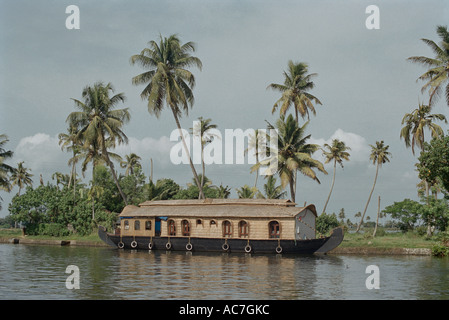 Hausboot in Fluss, Punnamada Backwater, Alappuzha, Kerala Stockfoto