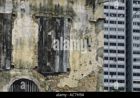 Alte und neue Gebäude in der alten chinesischen Kolonialviertel von Singapur Stockfoto