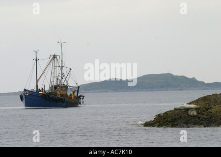 Eine Jakobsmuschel-Bagger im Firth Of Lorne vor der Westküste Schottlands Stockfoto