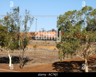 Trainieren Sie in Outback-Stadt, Mullewa, Westaustralien Stockfoto