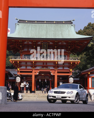 IKUTA-Schrein, Kobe City einer der ältesten Schreine in Japan.  Einige beten für andere Reichtümer haben sie bereits Stockfoto