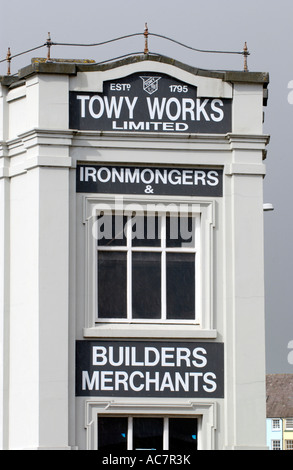 Traditionelle Ironmongers Towy Works Ltd gegründet 1795 Carmarthen Carmarthenshire Wales UK Stockfoto