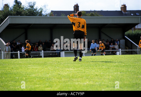 Amateur-Fußballspiel zwischen Stowemarket Stadt und Stadt Diss. Stockfoto