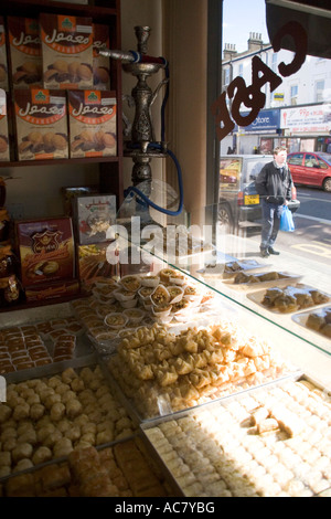 "Mutter Fall" Konditorei auf dem Uxbridge Road, Shepards Bush, London, 10. März 2006 Stockfoto