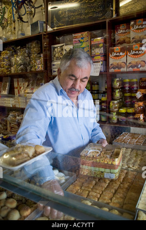 "Mutter Fall" Konditorei auf dem Uxbridge Road, Shepards Bush, London, 10. März 2006 Stockfoto