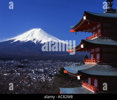 Chureito Pagode und Mount Fuji, Japans höchster Berg. Auf der Suche von Fuji Yoshida Seite Stockfoto