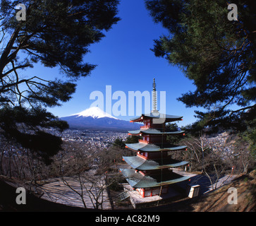 Chureito Pagode und Mount Fuji, Japans höchster Berg. Auf der Suche von Fuji Yoshida Seite Stockfoto