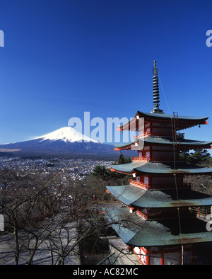 Chureito Pagode und Mount Fuji, Japans höchster Berg. Auf der Suche von Fuji Yoshida Seite Stockfoto