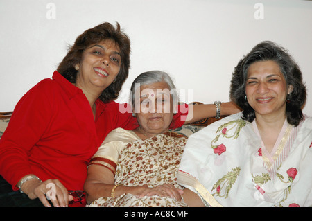 SMA79128 Indische Mutter und Töchter Modell veröffentlicht Stockfoto