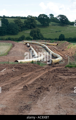 Legen neue verflüssigte Erdgas-Pipeline durch offene Landschaft Gloucestershire UK Stockfoto