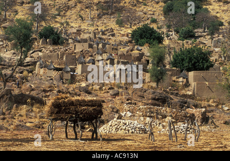 Malerische Aussicht der Dogon Dorf in der Nähe von Bandiagara Böschung, Dogon Landes Mali Stockfoto