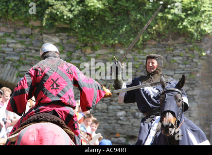 Ritter in Mock Kampf in Koenigstein Taunus Deutschland Ritterturnier 2007 montiert Stockfoto