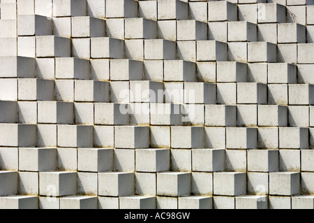 Vier doppelseitige Pyramide von Sol LeWitt National Skulptur Garten Washington DC USA Stockfoto