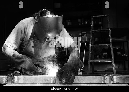 Schweißer bei der Arbeit Stockfoto