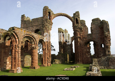 Lindisfarne der Benediktiner Priory, jetzt in Ruinen auf der Heiligen Insel, Northumberland, England Stockfoto