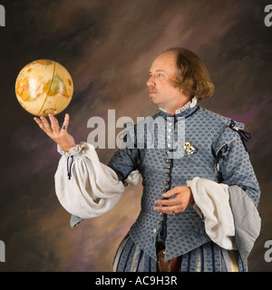 William Shakespeare in zeitgenössischer Kleidung halten Globus drehen Stockfoto