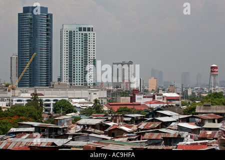 Skyline von Manila und Hausbesetzer, Guadelupe, Manila Stockfoto