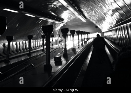 Aufstieg ins Licht, Holz u-Bahnstation St John's, London, UK Stockfoto