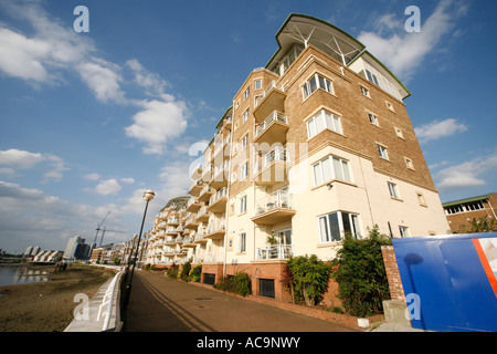 Neue Luxus-Appartements, Battersea erreichen, London Stockfoto