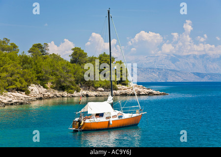 Kleines Segelboot, Insel Hvar, Dalmatien, Kroatien Stockfoto