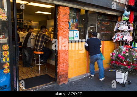 Mexican Food Restaurant am Broadway Downtown Los Angeles California Vereinigten Staaten von Amerika Stockfoto