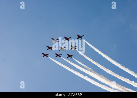 Kunstflug Dsiplay aus den roten Pfeilen der RAF UK Flying Hawk 100-Flugzeuge Stockfoto