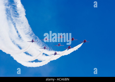 Kunstflug Dsiplay aus den roten Pfeilen der RAF UK Flying Hawk 100-Flugzeuge Stockfoto