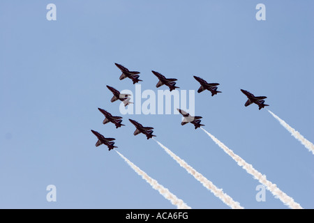 Kunstflug Dsiplay aus den roten Pfeilen der RAF UK Flying Hawk 100-Flugzeuge Stockfoto