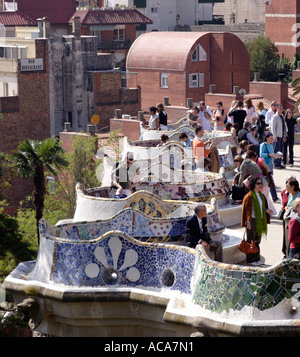 Serpentin Mosaik Bank im Parc Güell Barcelona Stockfoto