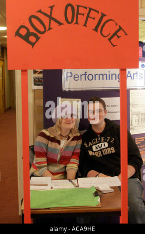 6. Form Studenten, Hochschule Theaterkasse Tickets verkaufen Stockfoto