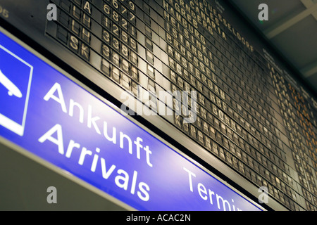 Abfahrt-Board am Terminal 1, Flughafen, Frankfurt, Hessen, Deutschland Stockfoto