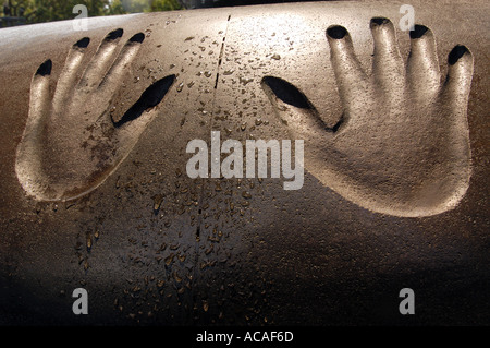 Stahlskulptur von Hand druckt in 2 28 Peace Park in Taipei Taiwan Stockfoto