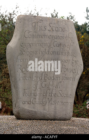 Gedenkstein markiert die Stelle, wo Lord Baden Powell, angeblich, hatte das erste Pfadfinderlager, Großbritannien UK Stockfoto
