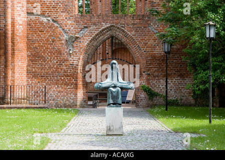 Reproduktion einer Pieta von Ernst Barlach, St. Johannis Kloster Stralsund, Mecklenburg-Western Pomerania, Deutschland Stockfoto