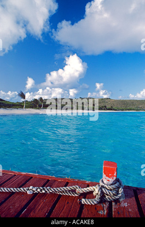 Necker Island im Landhausstil Liegeplatz Steg und Necker Island Küste in Britische Jungferninseln Karibik Stockfoto