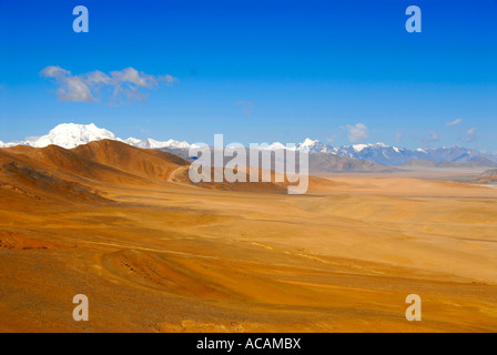 Karge weite Hochebene mit Eis Peak Shisha Pangma (8013 m) Tibet China Stockfoto