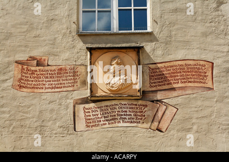 Festschrift Inschrift für Don Juan D´Austria im Hotel Zum Goldenen Kreuz, Haidplatz, Regensburg, Oberpfalz, Bayern, Stockfoto