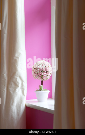 Pomander in Childs Schlafzimmerfenster Stockfoto