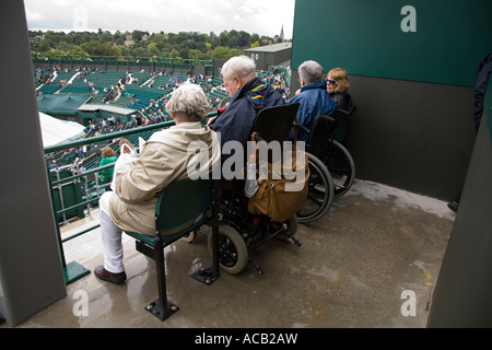 Reihe von behinderte Zuschauer bei Wimbledon Tennis Championship UK Stockfoto